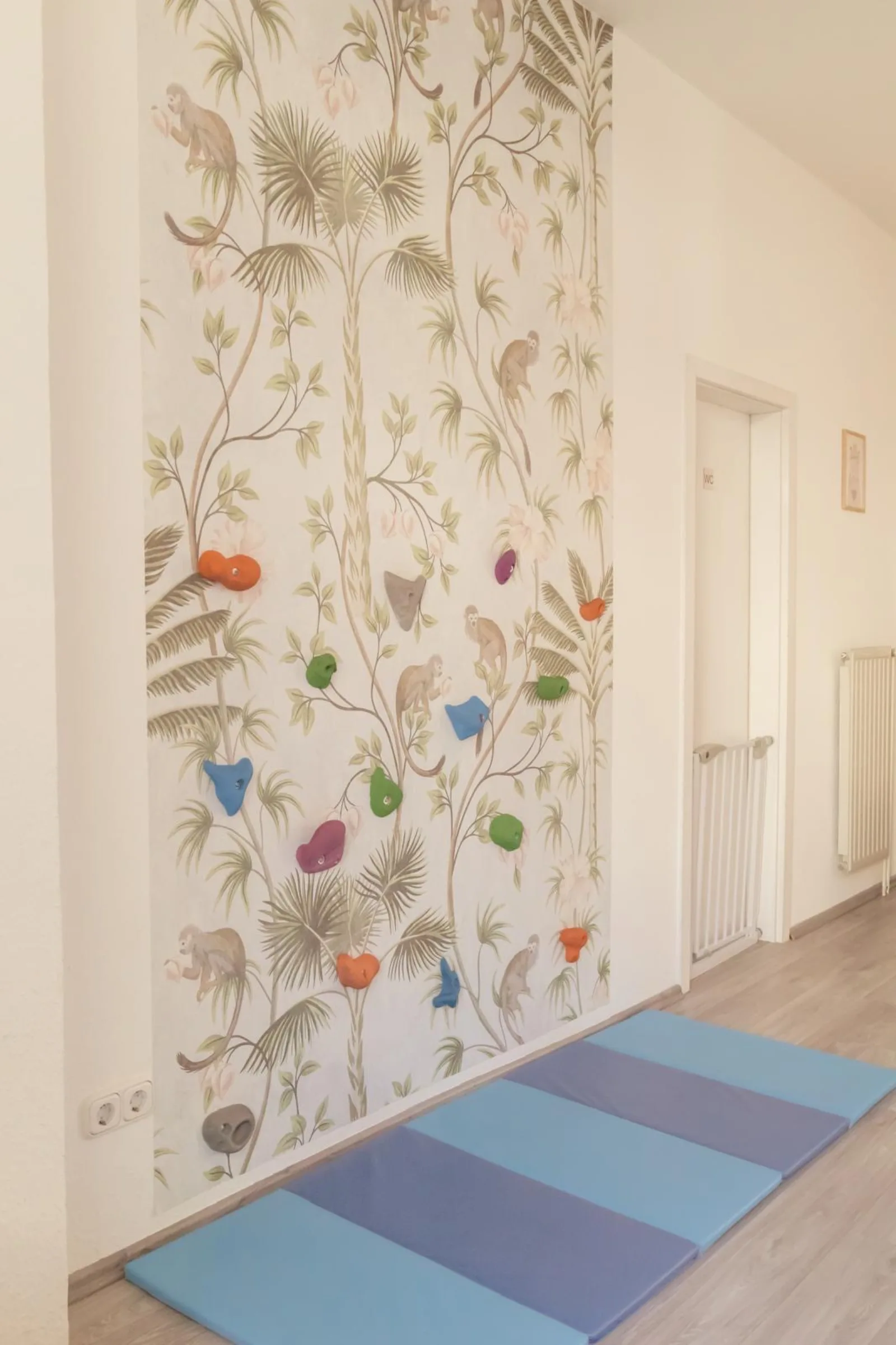 Kleine Kletterwand – LittleOne Kindercafé Schwelm